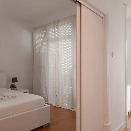 Flh Attractive Marques De Pombal Flat Apartamento *